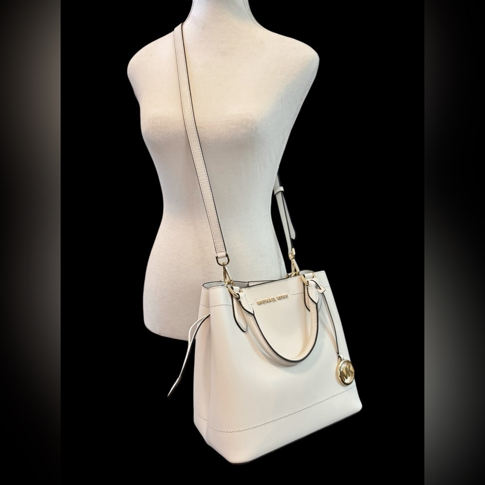 Michael Kors | Eden Large Drawstring Grab Bag in Blossom - Picture 3 of 10
